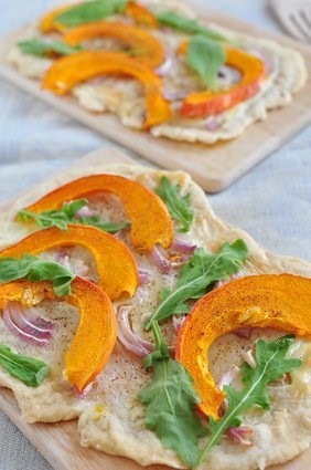 Vegetarischer Kürbis-Flammkuchen / kochrezepte.at